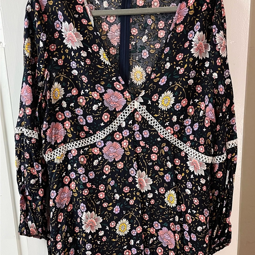 SHEIN Navy Floral V-Neck Dress with Lace Trim